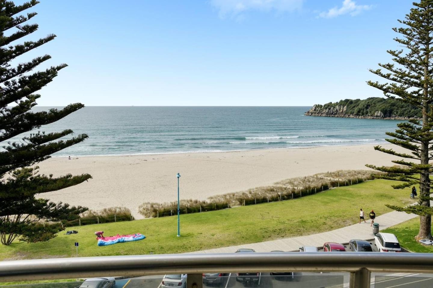 Oceanside Bliss - Absolute Beachfront - Uninterrupted Ocean Views With Pool Apartment Mount Maunganui Luaran gambar