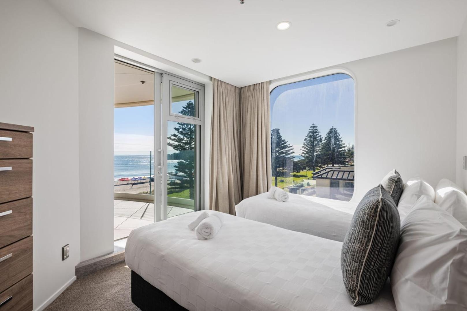 Oceanside Bliss - Absolute Beachfront - Uninterrupted Ocean Views With Pool Apartment Mount Maunganui Luaran gambar