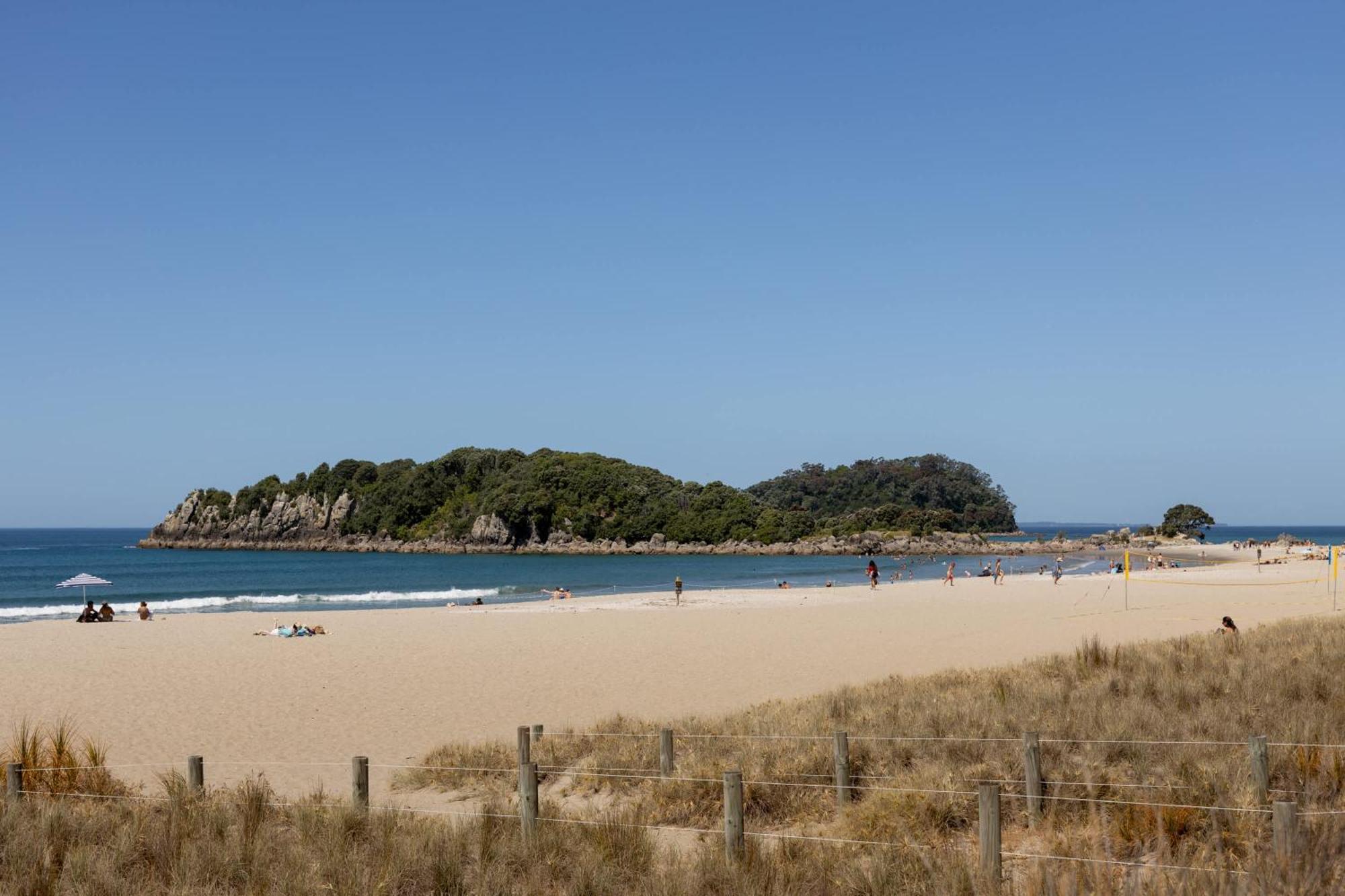 Oceanside Bliss - Absolute Beachfront - Uninterrupted Ocean Views With Pool Apartment Mount Maunganui Luaran gambar